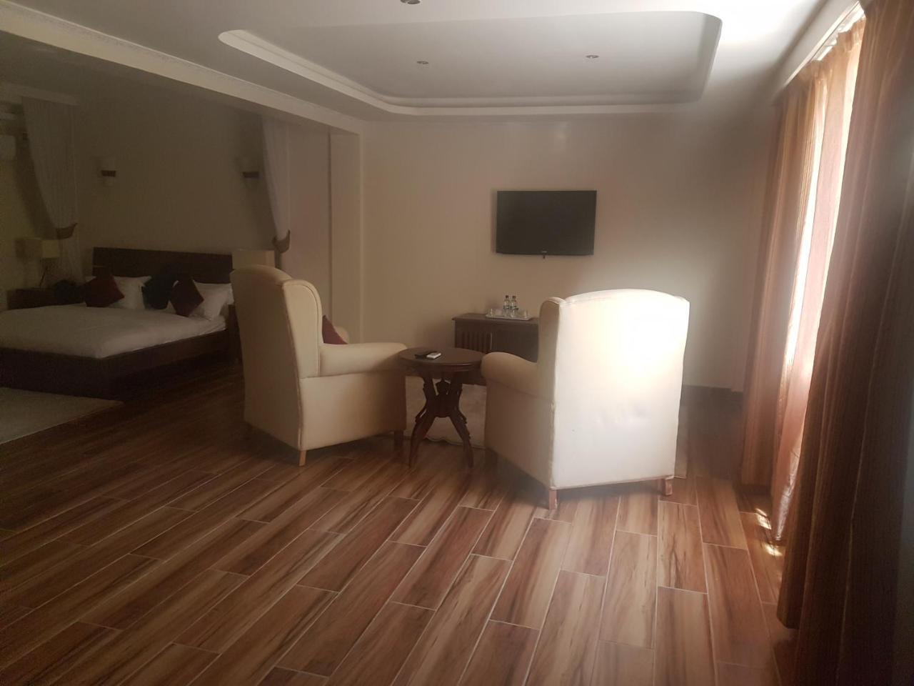The Vic Hotel Kisumu Buitenkant foto